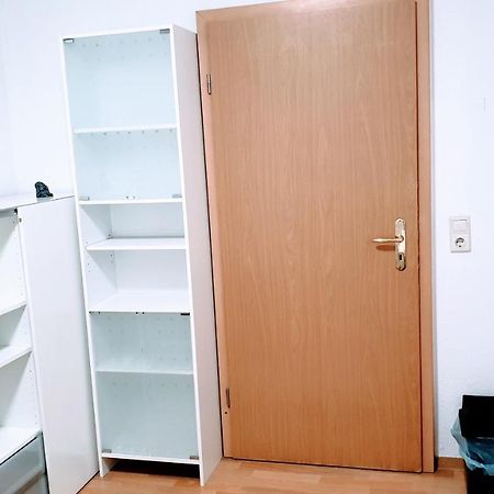 Budget Rooms In Halle With Shared Bathroom, Free Wifi, Netflix & Ipad المظهر الخارجي الصورة