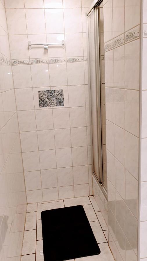 Budget Rooms In Halle With Shared Bathroom, Free Wifi, Netflix & Ipad المظهر الخارجي الصورة