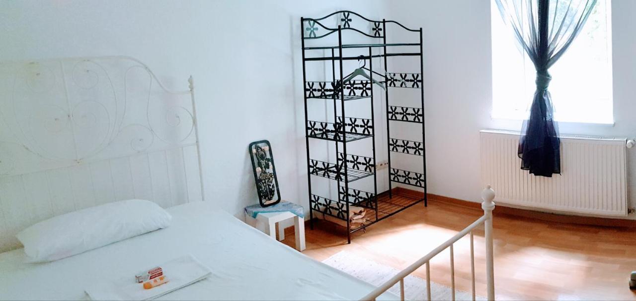 Budget Rooms In Halle With Shared Bathroom, Free Wifi, Netflix & Ipad المظهر الخارجي الصورة