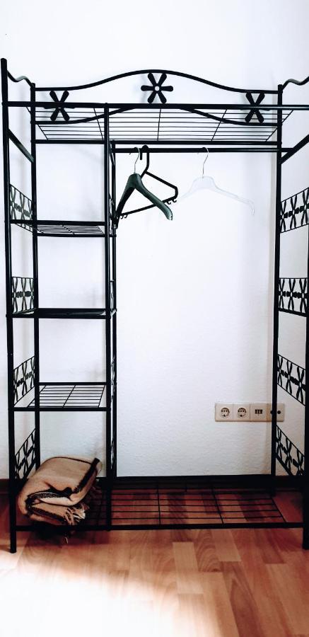 Budget Rooms In Halle With Shared Bathroom, Free Wifi, Netflix & Ipad المظهر الخارجي الصورة