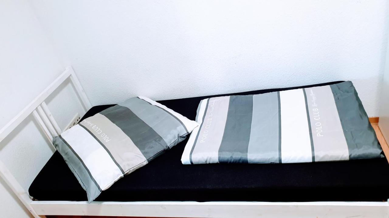 Budget Rooms In Halle With Shared Bathroom, Free Wifi, Netflix & Ipad المظهر الخارجي الصورة