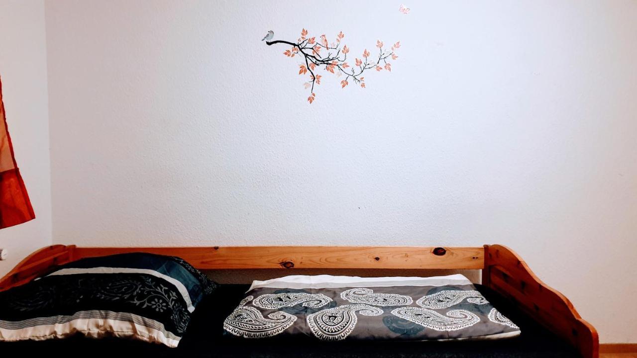 Budget Rooms In Halle With Shared Bathroom, Free Wifi, Netflix & Ipad المظهر الخارجي الصورة