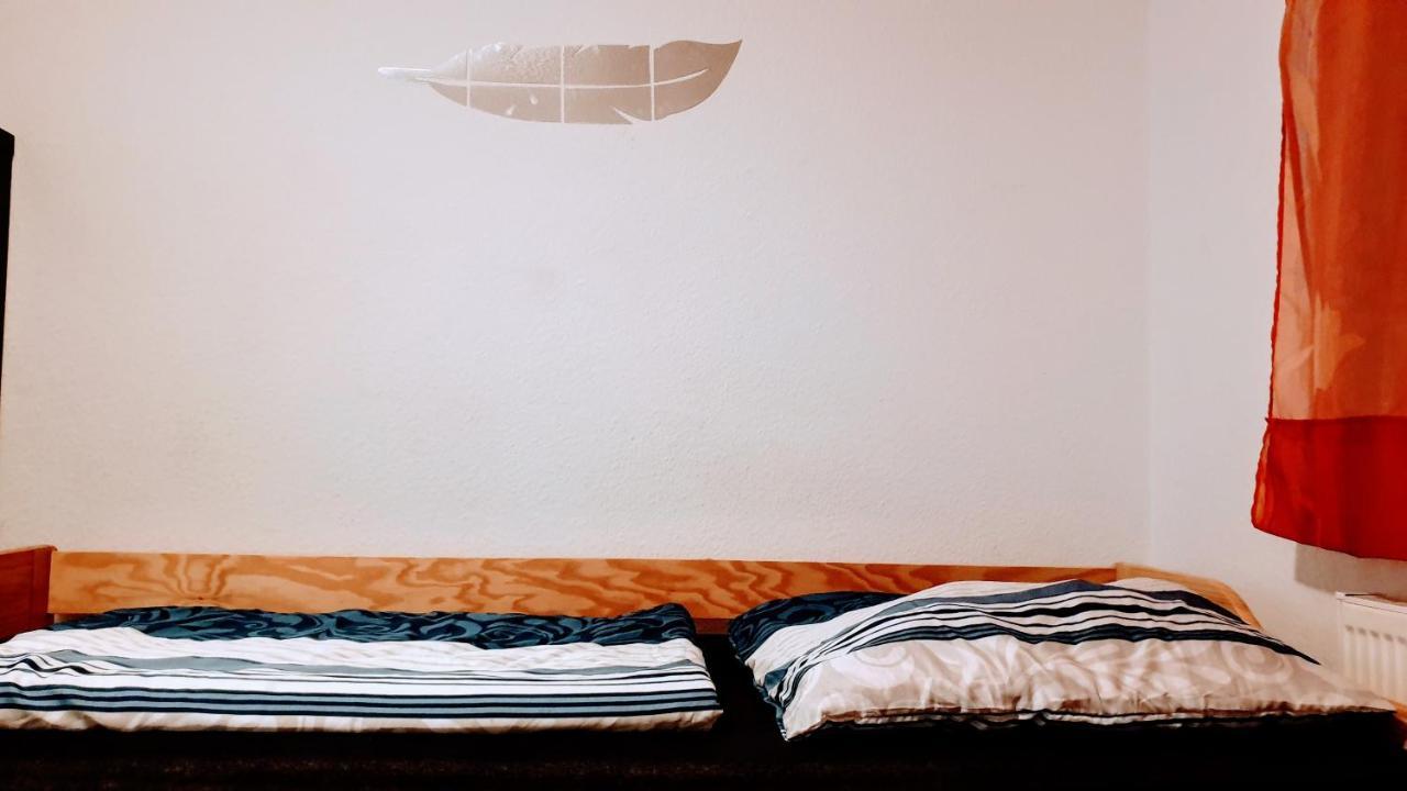 Budget Rooms In Halle With Shared Bathroom, Free Wifi, Netflix & Ipad المظهر الخارجي الصورة