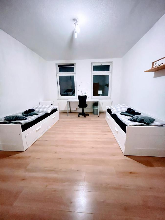 Budget Rooms In Halle With Shared Bathroom, Free Wifi, Netflix & Ipad المظهر الخارجي الصورة